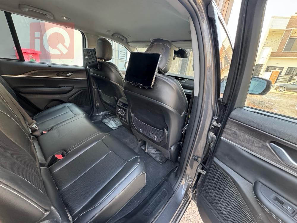 جیپ گراند شیرۆکی